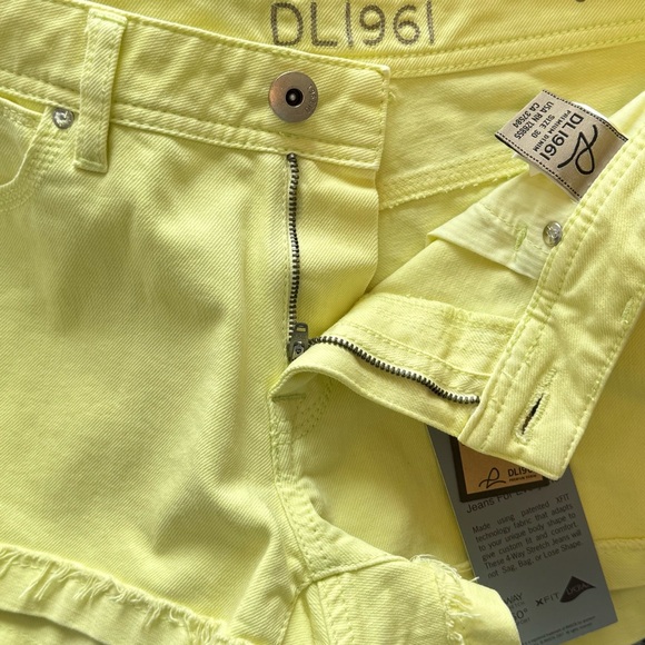 New DL1961 Cameron Pin Up Shorts in Meringue Yellow | Size 30 - Picture 5 of 14